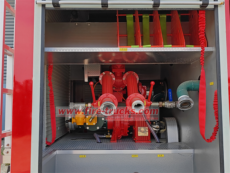Sinotruk TX350 all-wheel drive 8 cubic foam water tank fire truck