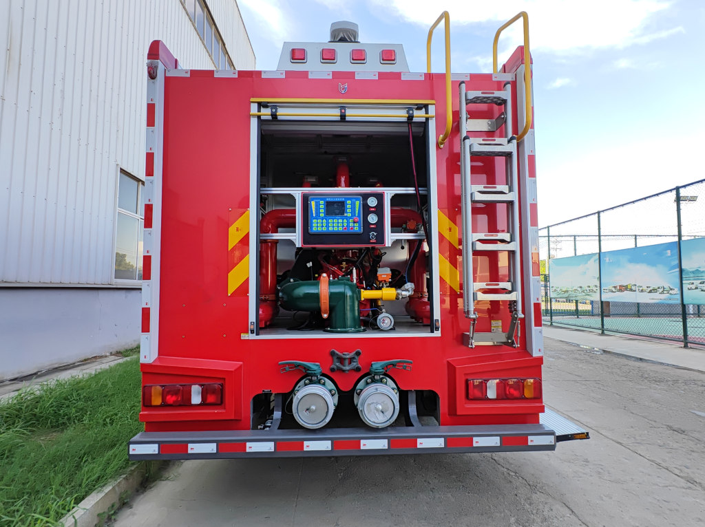 SINOTRUK HOWO 8x4 22-ton Foam Fire Truck