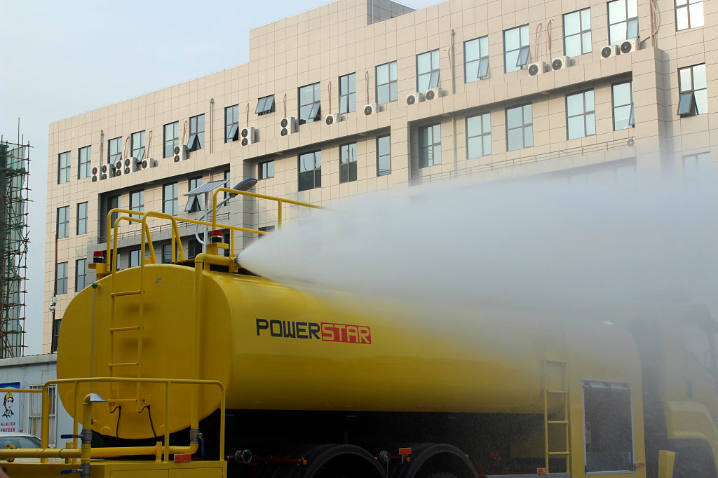 Dubai Isuzu giga 12,000L Yellow Fire Trucks