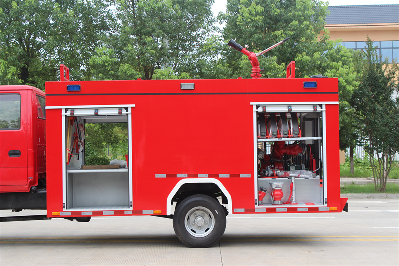 Isuzu 4x4 off road 3000L mini water fire truck