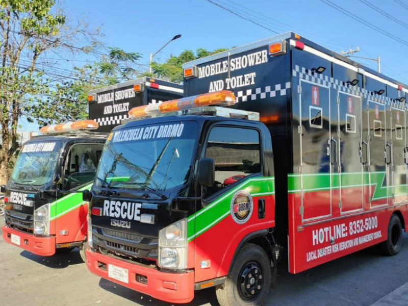 Mga larawan ng Isuzu Mobile Emergency Shower at Toilet Vehicles